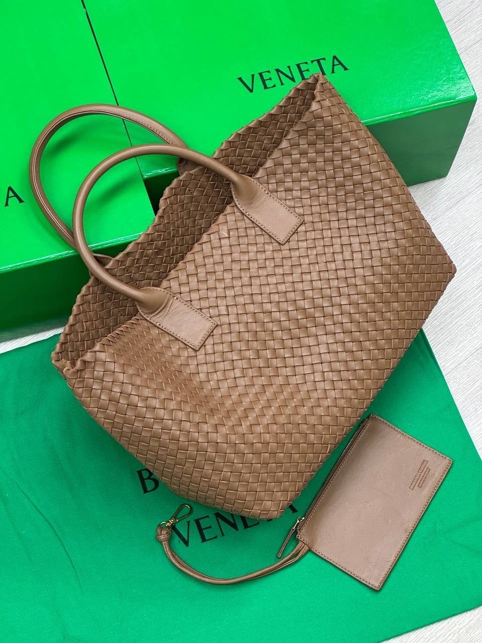 женская кожаная сумка bottega veneta cabat бордовая,сумка bottega veneta,женская сумка bottega veneta cabat,сумка боттега венета,кожаная сумка bottega veneta cabat черная