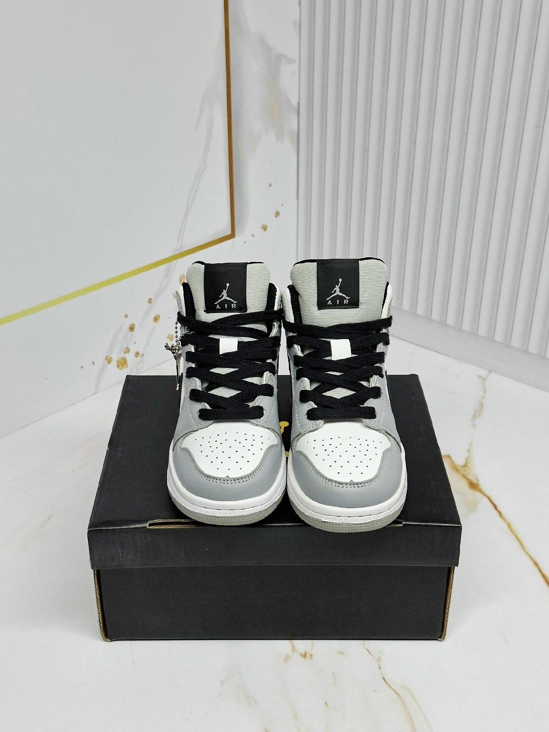 air jordan 1 mid light smoke grey,nike air jordan 1 mid,кроссовки nike air jordan 1,nike air jordan 1 mid se,nike air jordan 1