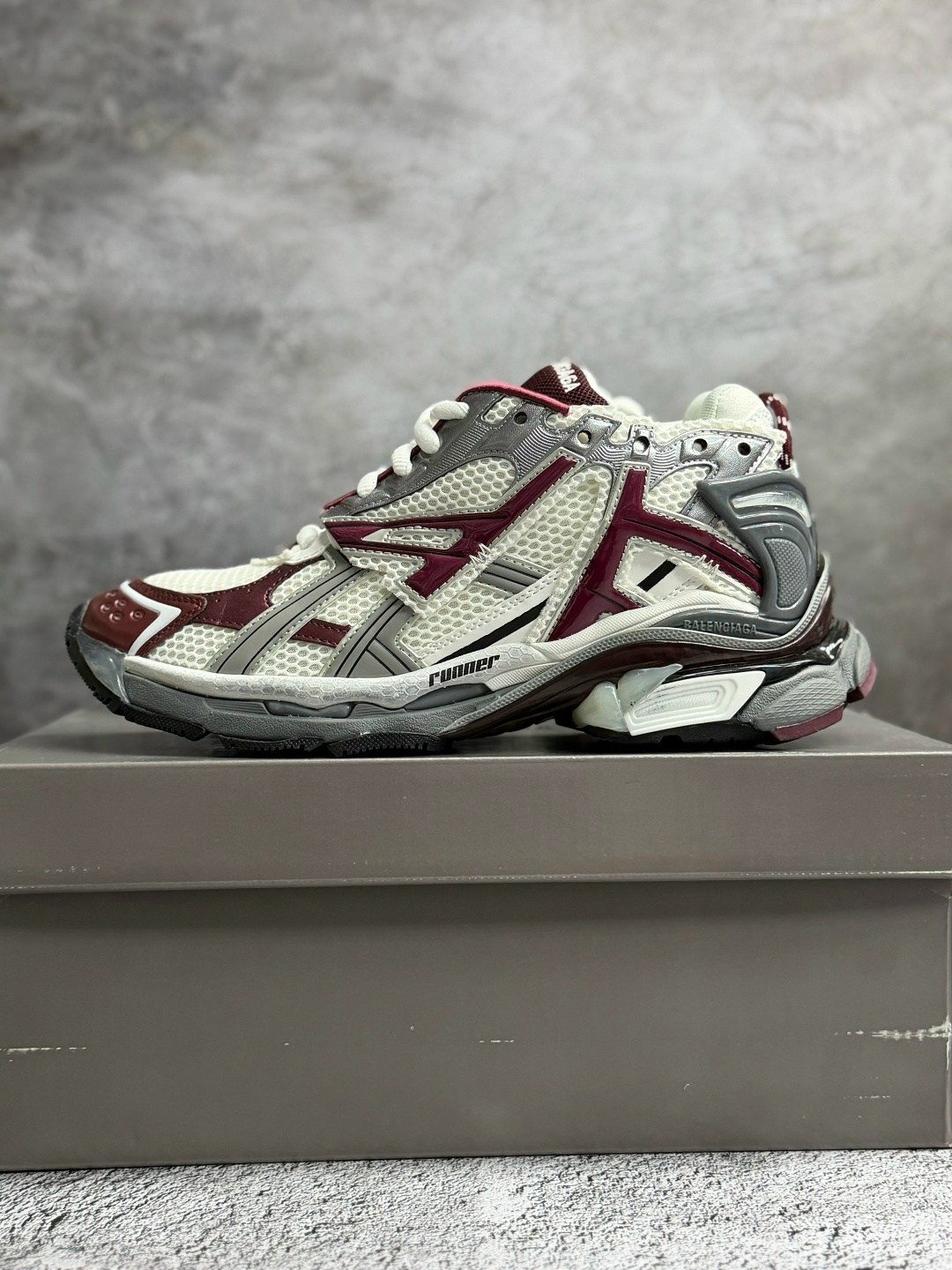 кроссовки balenciaga runner,кроссовки balenciaga runner sneaker burgundy,кроссовки в стиле balenciaga,кроссовки баленсиага раннер,кроссовки balenciaga runner sneaker burgundy красный