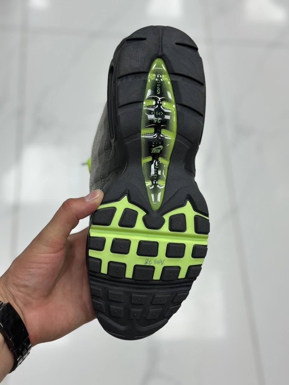 nike air max 95,nike air max 95 og,nike air max 95 neon,nike air max 95 og neon 2026,air max 95
