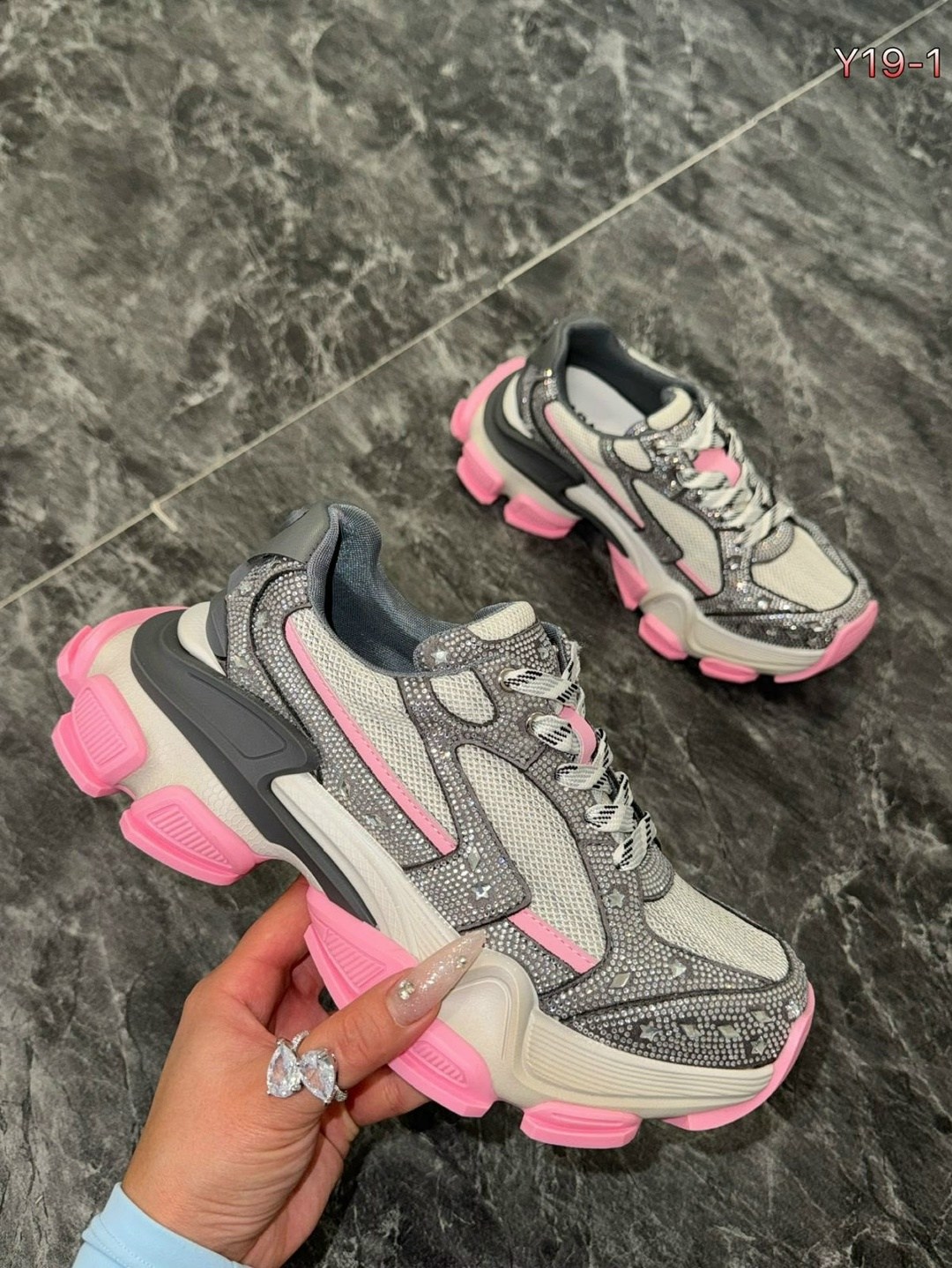 женские кроссовки balenciaga,кроссовки balenciaga,кроссовки женские balenciaga elkami 209366244,женские кроссовки balenciaga 3xl серебристые с розовым,кроссовки женские