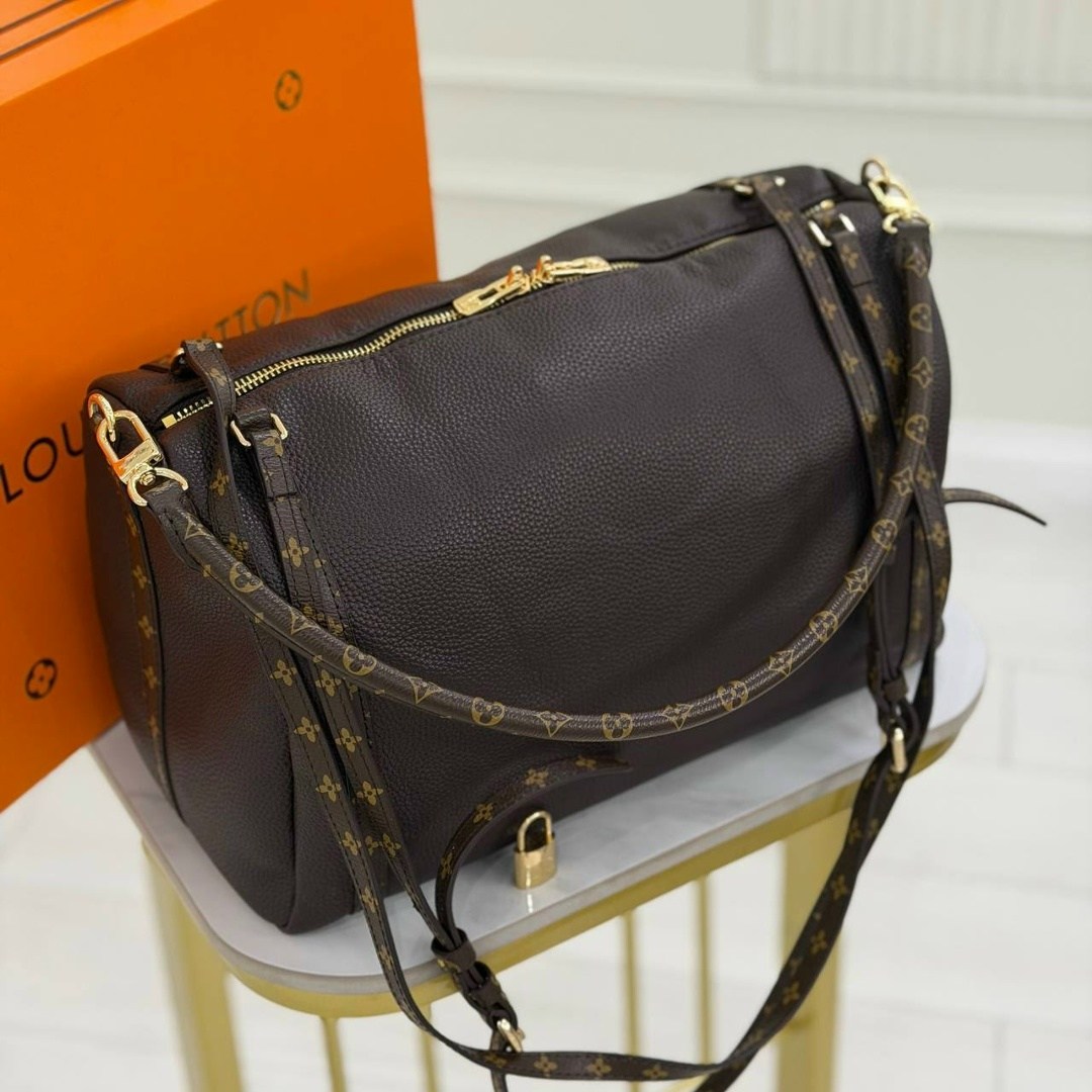 louis vuitton женская сумка,louis vuitton сумка,louis vuitton сумка на плечо,сумка луи виттон полумесяц,louis vuitton сумка полумесяц на плечо