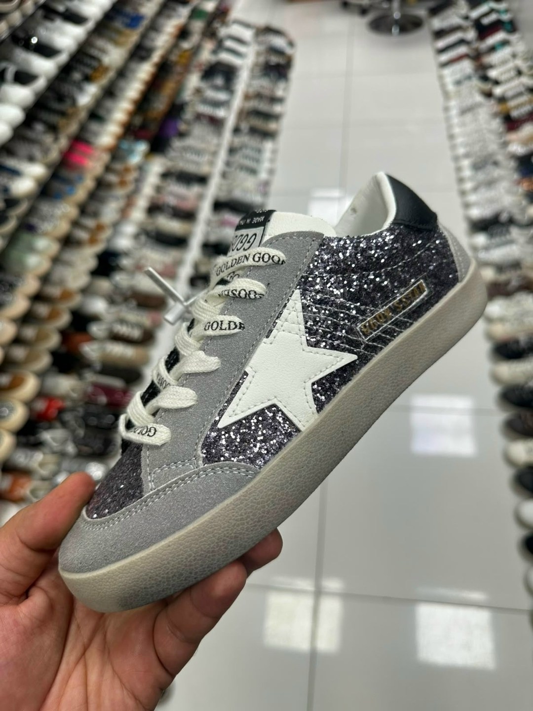 ,golden goose кеды super-star с блестками серебристый,кеды golden goose,кеды golden goose женские,кроссовки golden goose