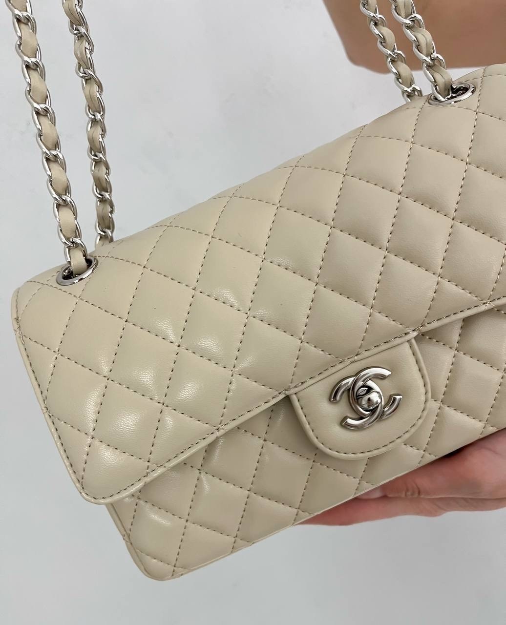 сумка chanel,сумка шанель chanel 2.55 flap бежевая с фурнитурой серебро,шанель сумка,сумка chanel женская,сумка chanel сумка chanel