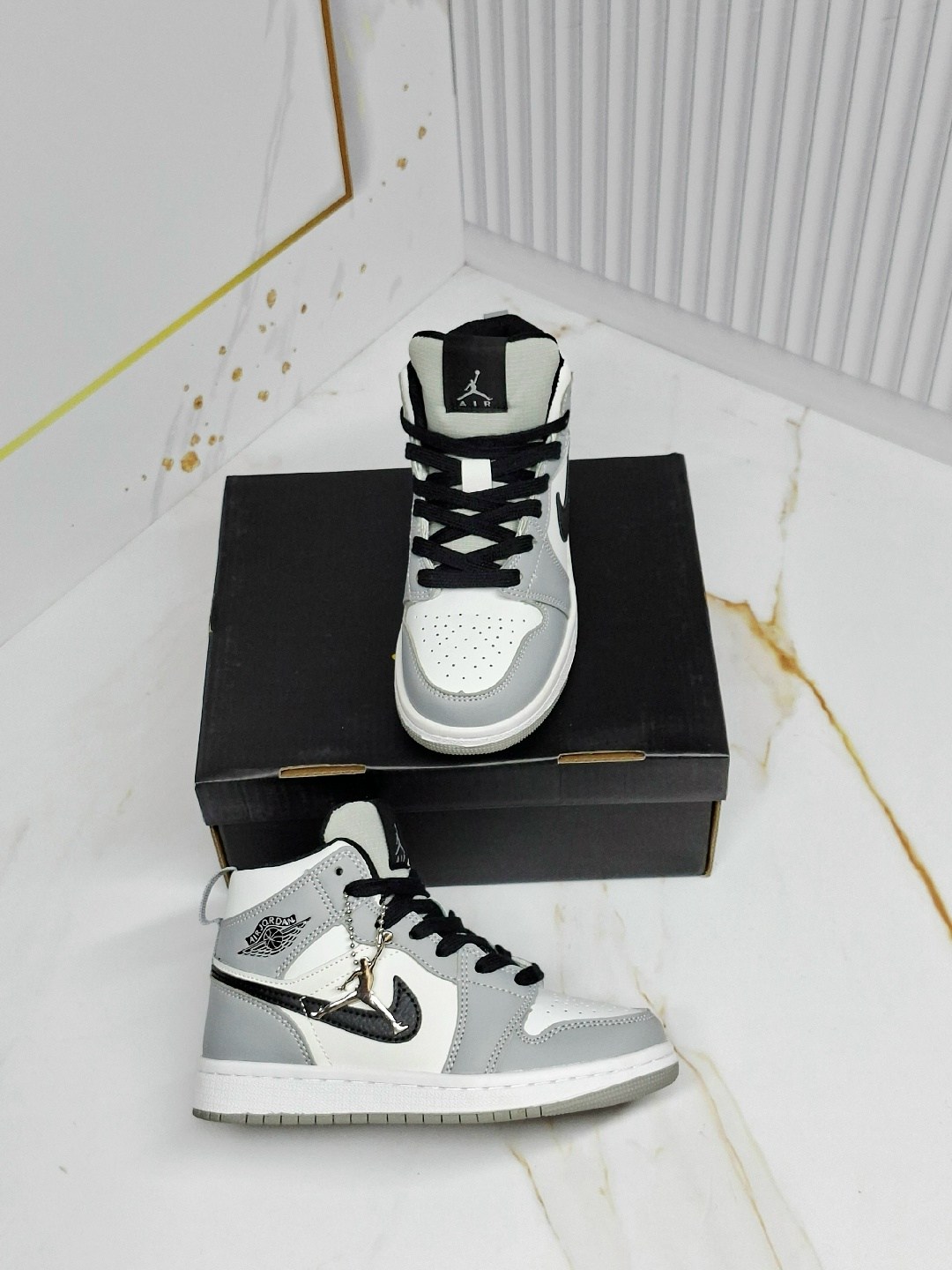 air jordan 1 mid light smoke grey,nike air jordan 1 mid,кроссовки nike air jordan 1,nike air jordan 1 mid se,nike air jordan 1
