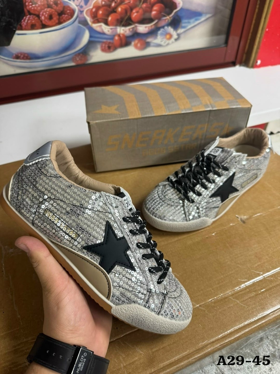 ,golden goose кеды super star черный,кеды golden goose,голден гус кеды женские,лаковые кроссовки golden goose