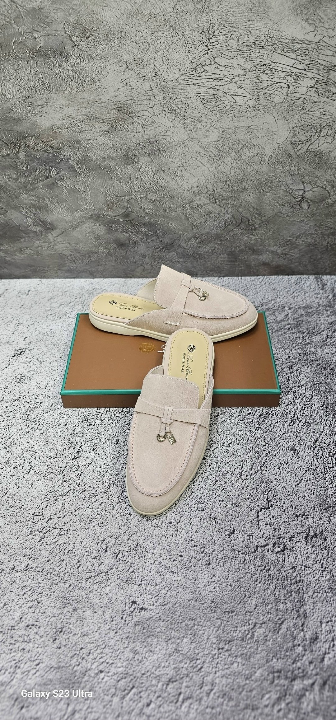 женские замшевые мюли loro piana бежевые,,мюли loro piana,лоферы loro piana,замшевые мюли
