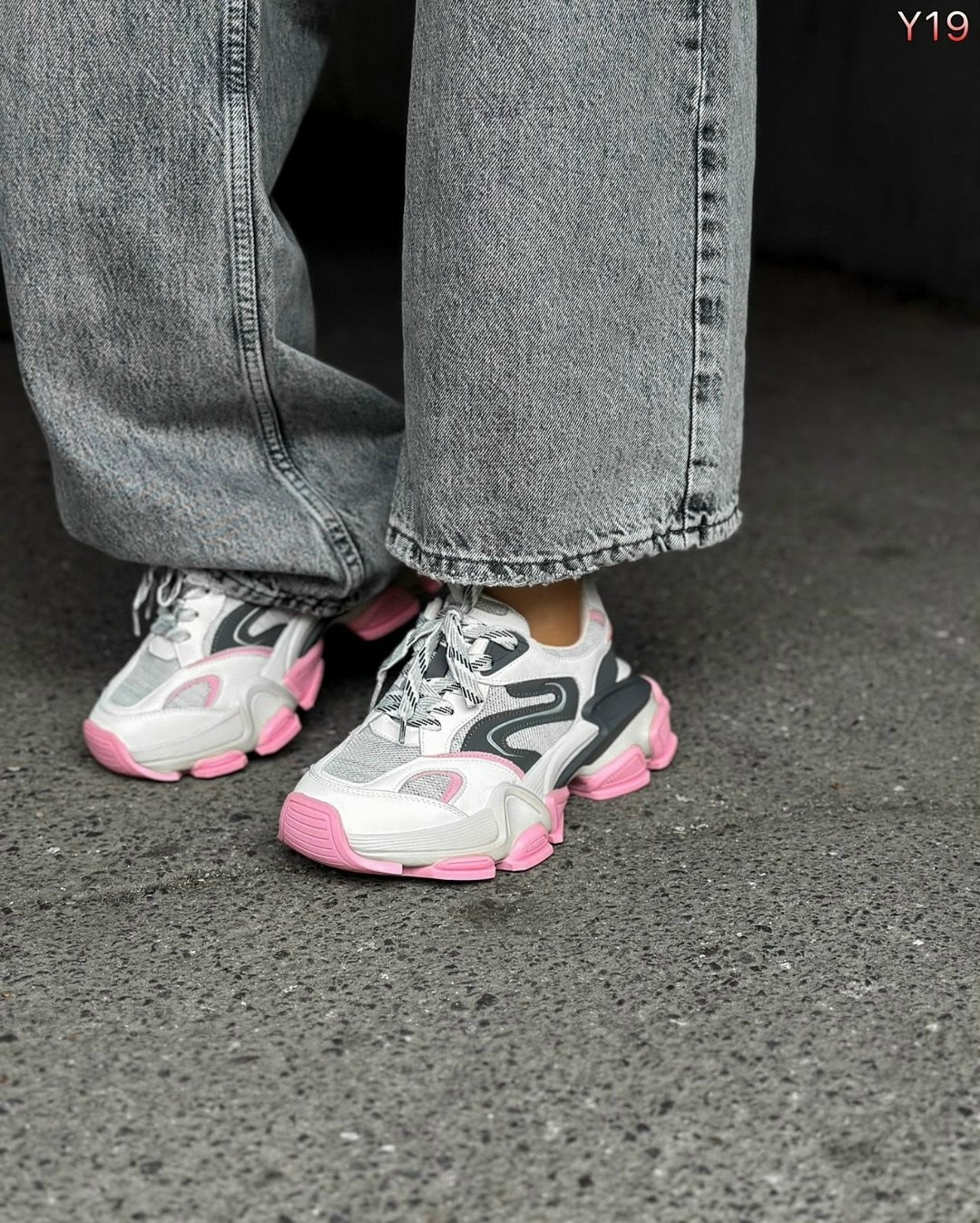 женские кроссовки balenciaga,кроссовки balenciaga,кроссовки женские balenciaga elkami 209366244,женские кроссовки balenciaga 3xl серебристые с розовым,кроссовки женские