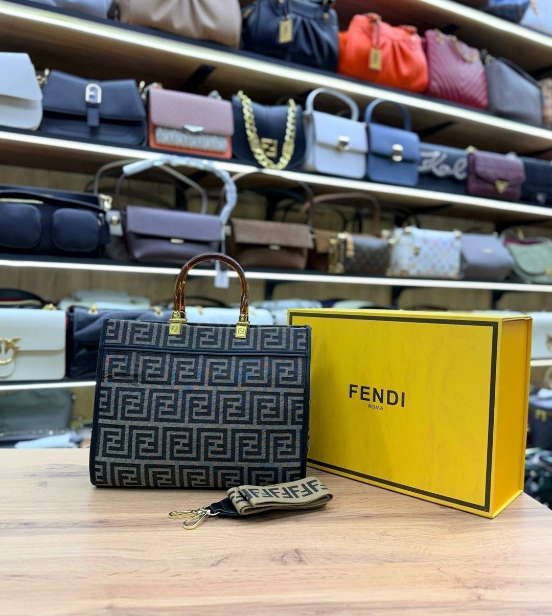 сумка fendi,сумка женская fendi,fendi сумка на плечо,fendi сумка тоут,сумки