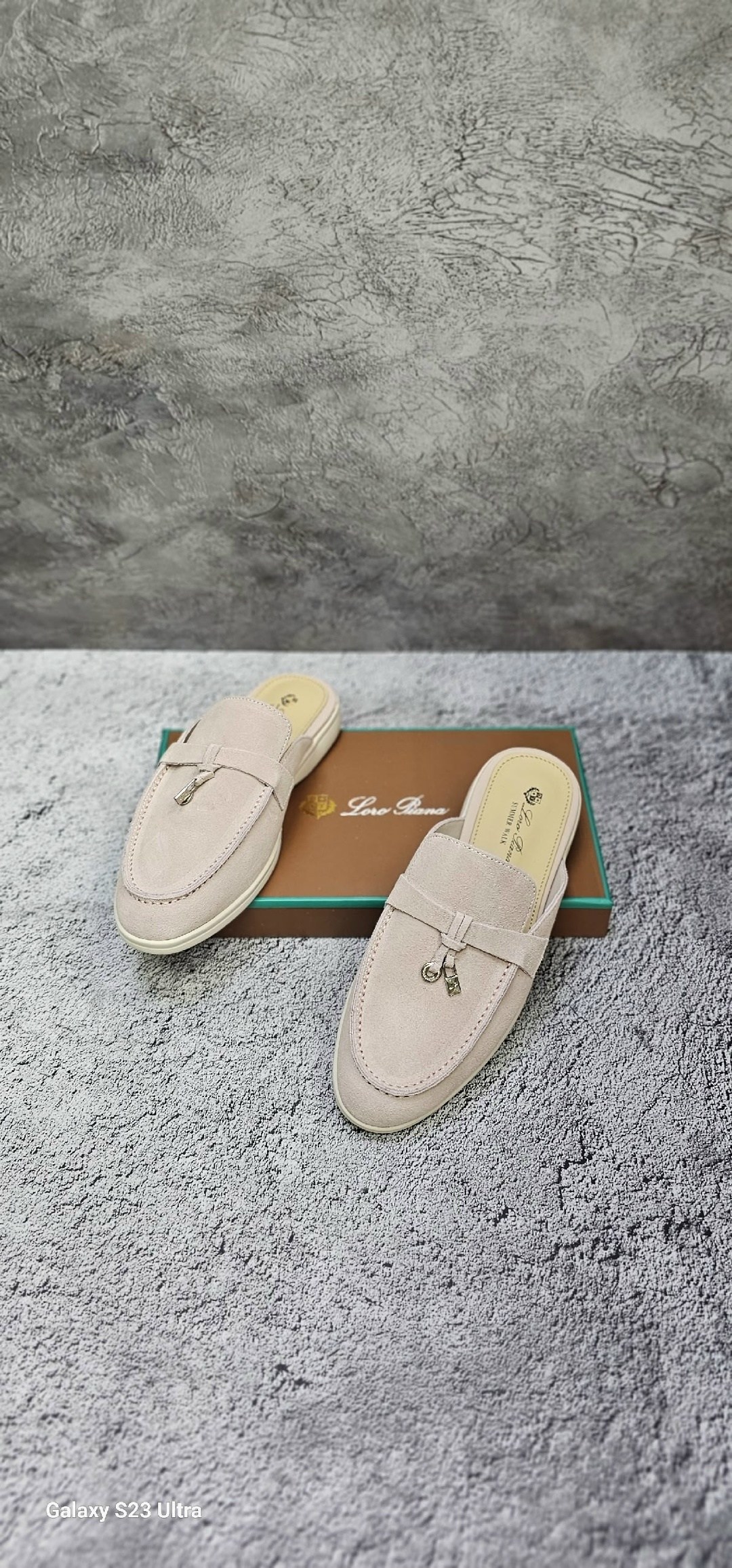 женские замшевые мюли loro piana бежевые,,мюли loro piana,лоферы loro piana,замшевые мюли