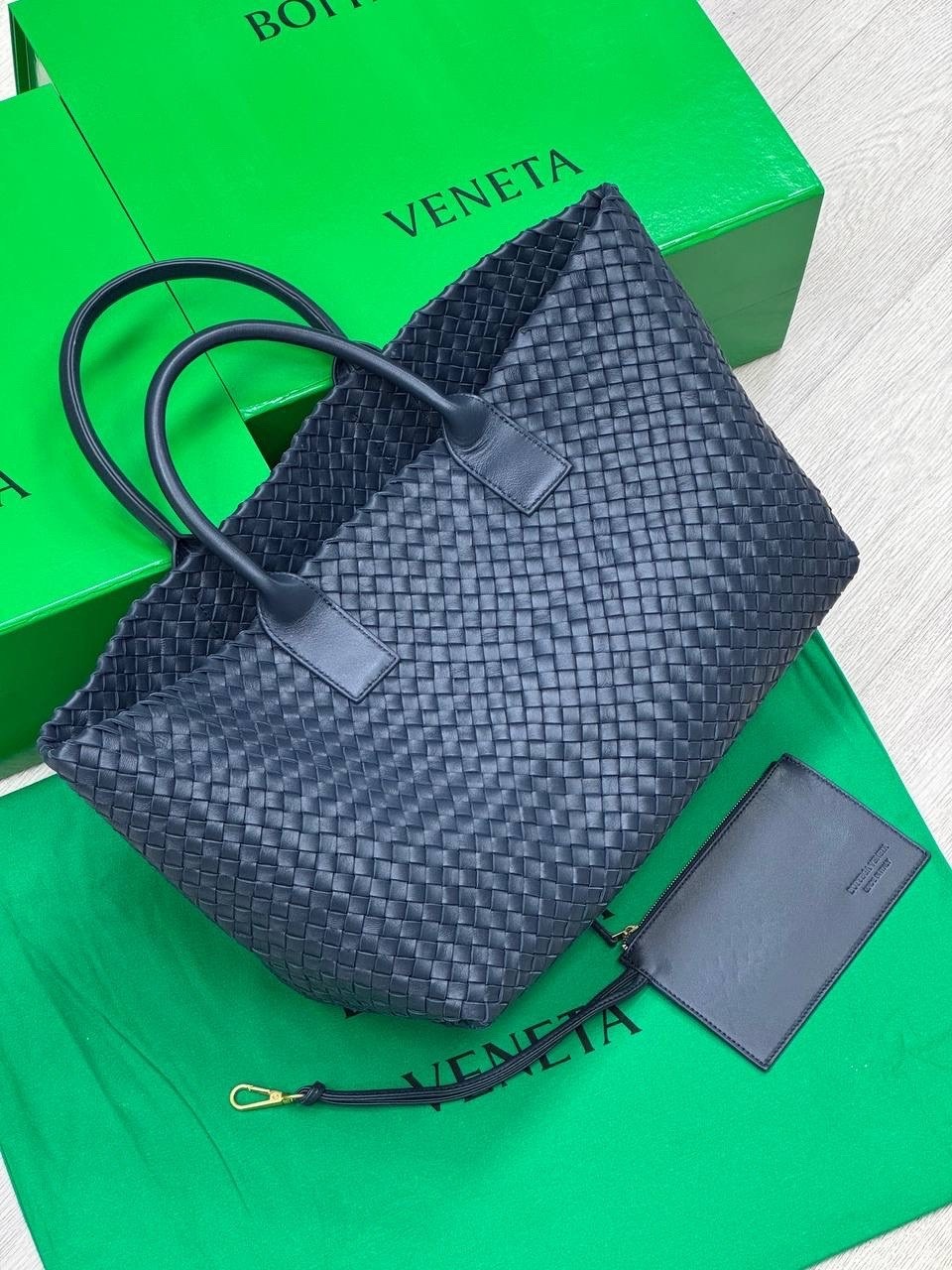 женская кожаная сумка bottega veneta cabat бордовая,сумка bottega veneta,женская сумка bottega veneta cabat,сумка боттега венета,кожаная сумка bottega veneta cabat черная