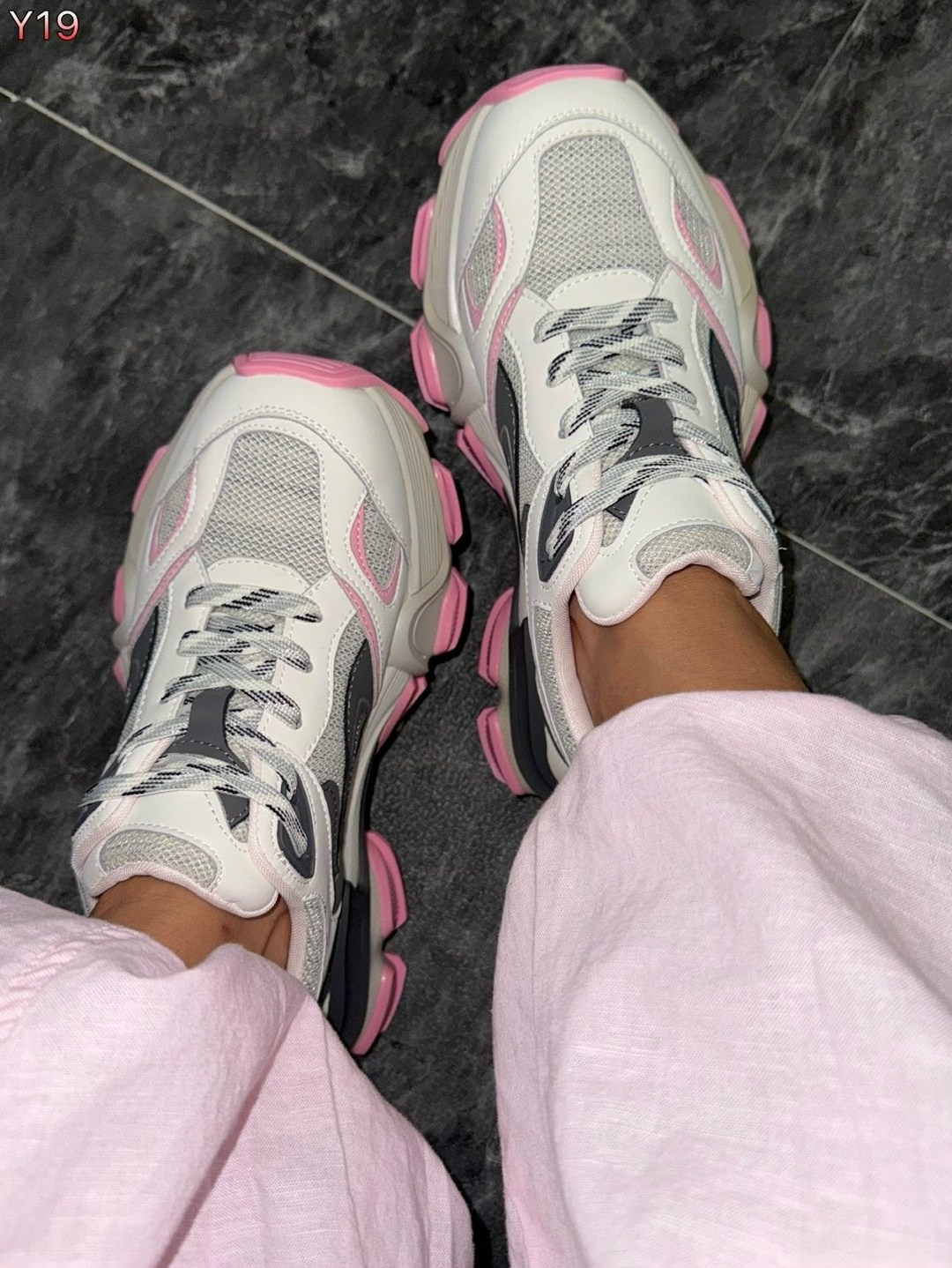 женские кроссовки balenciaga,кроссовки balenciaga,кроссовки женские balenciaga elkami 209366244,женские кроссовки balenciaga 3xl серебристые с розовым,кроссовки женские
