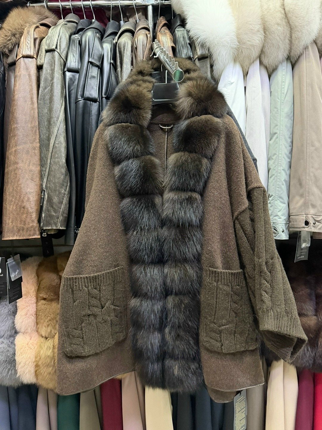 пальто с мехом,кардиган с мехом,кардиган с мехом песца,вязаный кардиган,пальто с мехом соболя