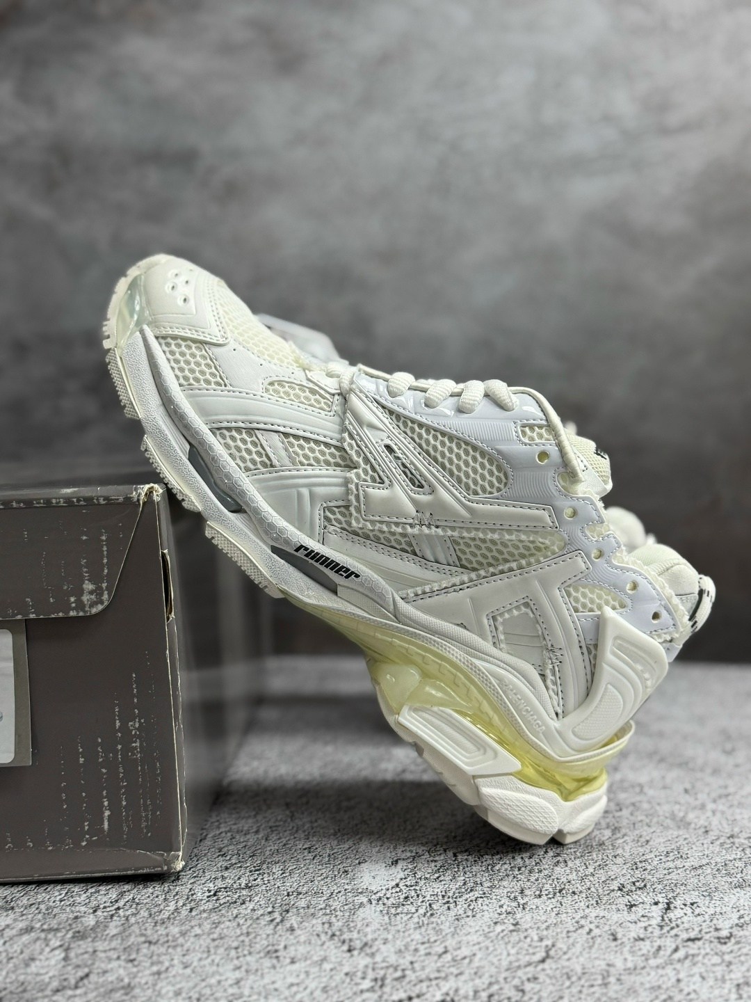 кроссовки balenciaga,кроссовки женские balenciaga,кроссовки balenciaga runner sneaker белый,balenciaga runner sneaker 'white',кроссовки balenciaga runner