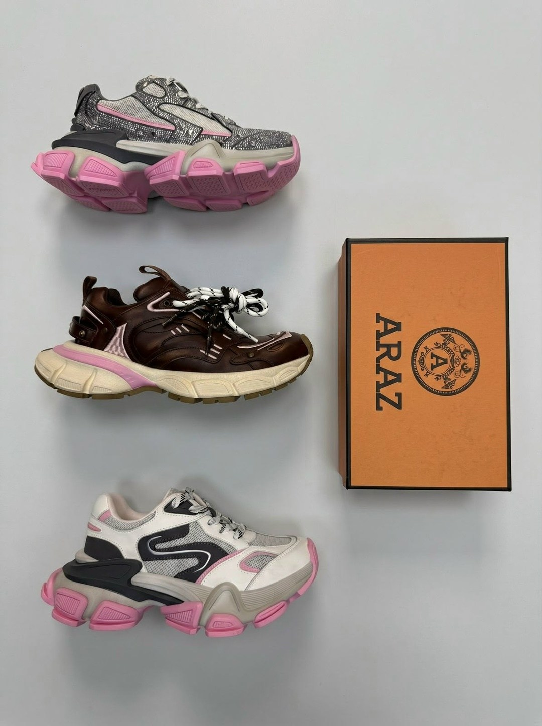 женские кроссовки balenciaga,кроссовки balenciaga,кроссовки женские balenciaga elkami 209366244,женские кроссовки balenciaga 3xl серебристые с розовым,кроссовки женские