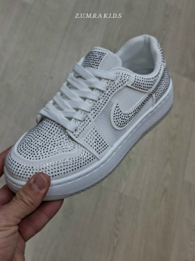 Кроссовки