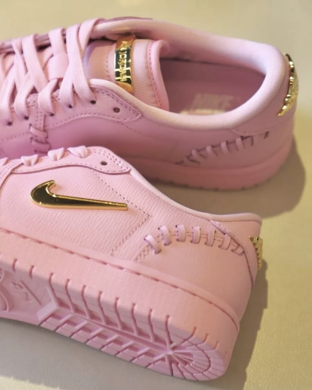 кроссовки женские nike air jordan 1,кроссовки женские nike,кроссовки,кроссовки женские розовые,кроссовки nike air jordan 1 low