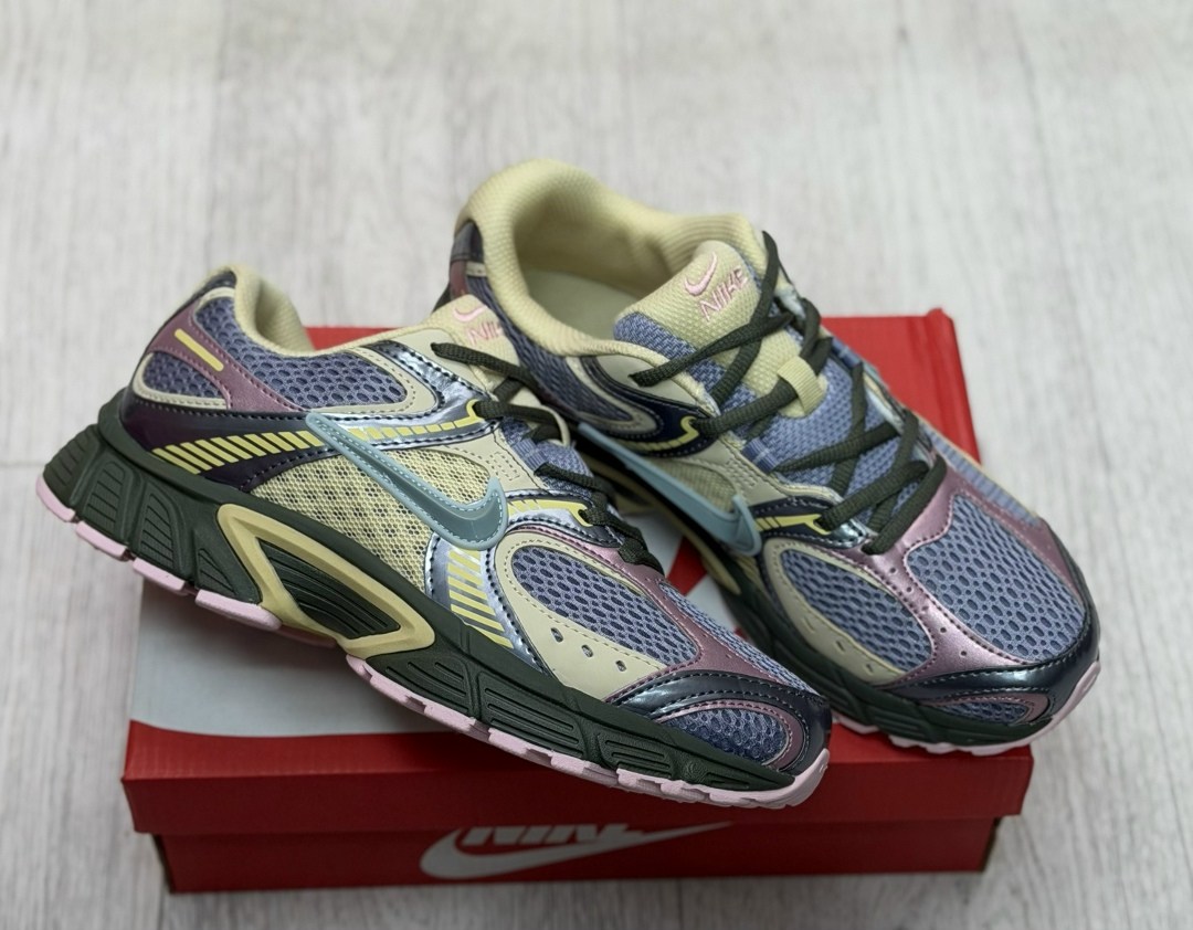 кроссовки,кроссовки nike,женские кроссовки,повседневные кроссовки,кроссовки nike v 5 rnr