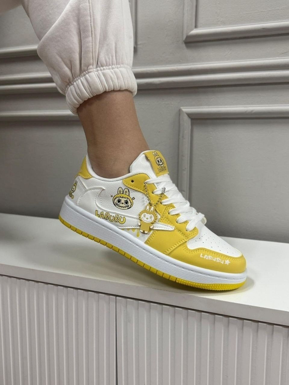 кроссовки,nike air jordan 1 mid se, женская,nike air jordan 1 mid,air jordan 1 mid se