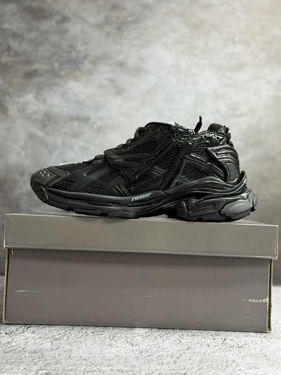 кроссовки balenciaga runner,кроссовки balenciaga,кроссовки balenciaga runner lace-up черный,кроссовки женские balenciaga,черные мужские кроссовки runner balenciaga