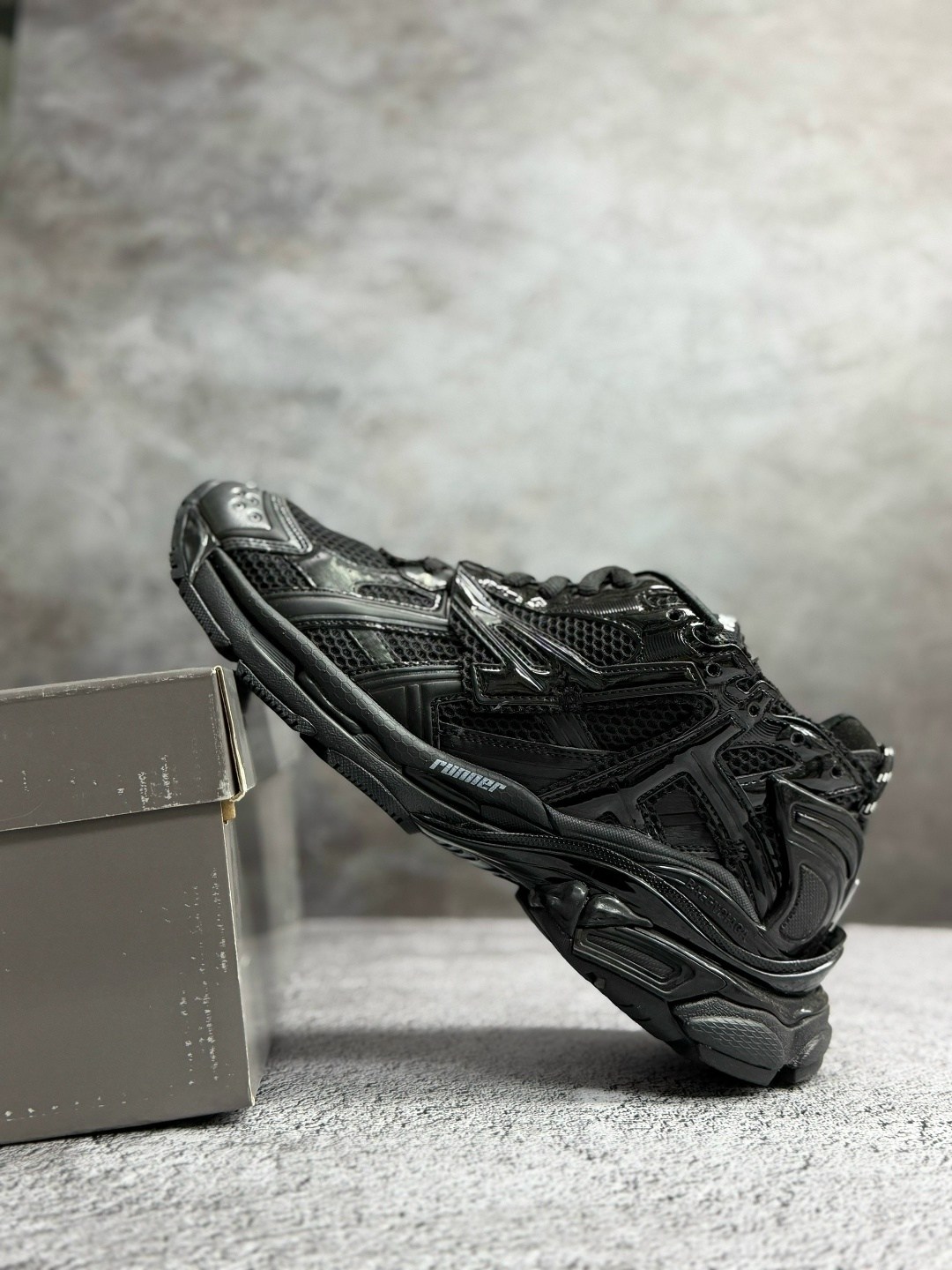 кроссовки balenciaga runner,кроссовки balenciaga,кроссовки balenciaga runner lace-up черный,кроссовки женские balenciaga,черные мужские кроссовки runner balenciaga