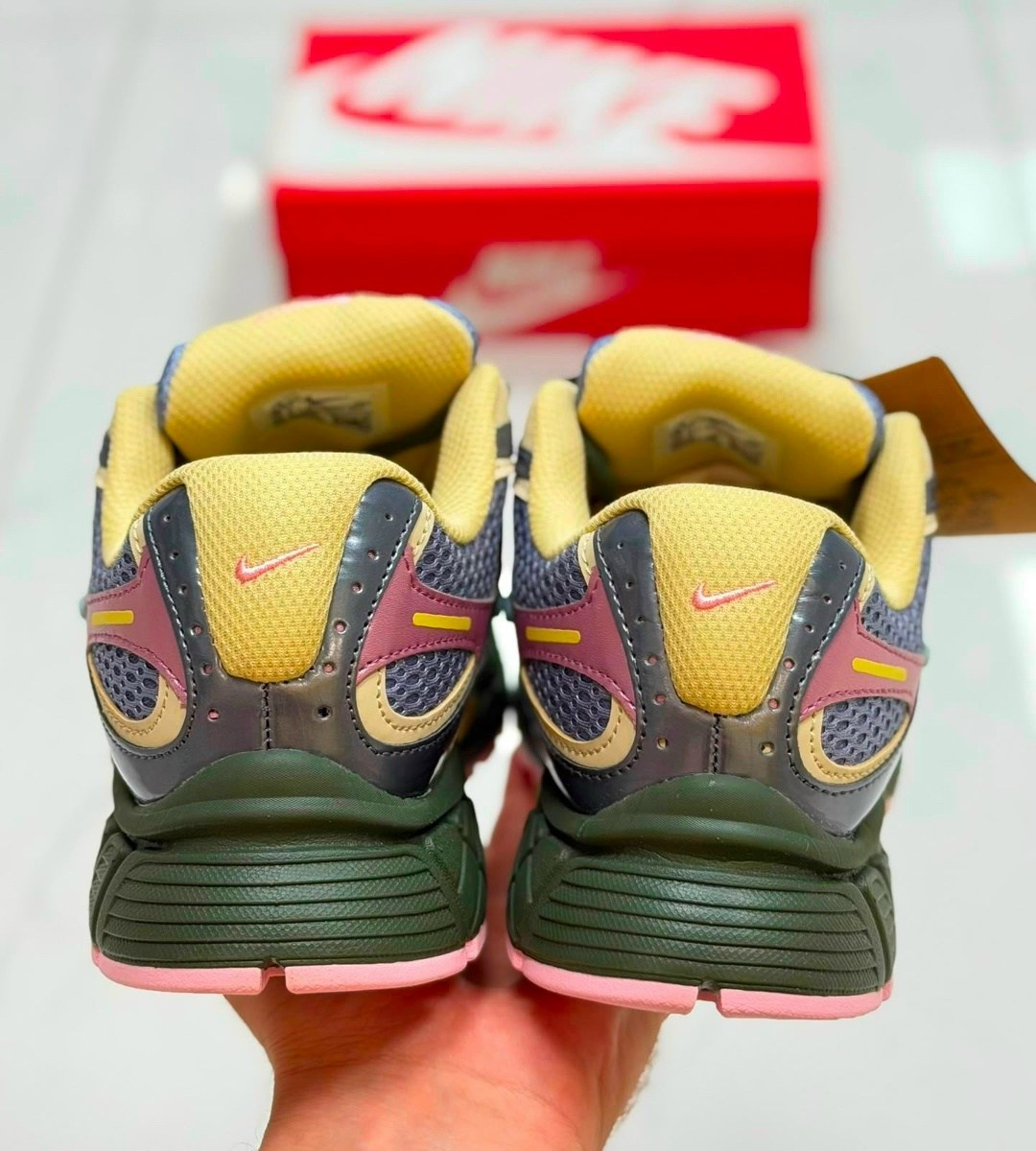 кроссовки,спортивный ,nike zoom vomero 5,кроссовки nike zoom vomero 5,кроссовки nike