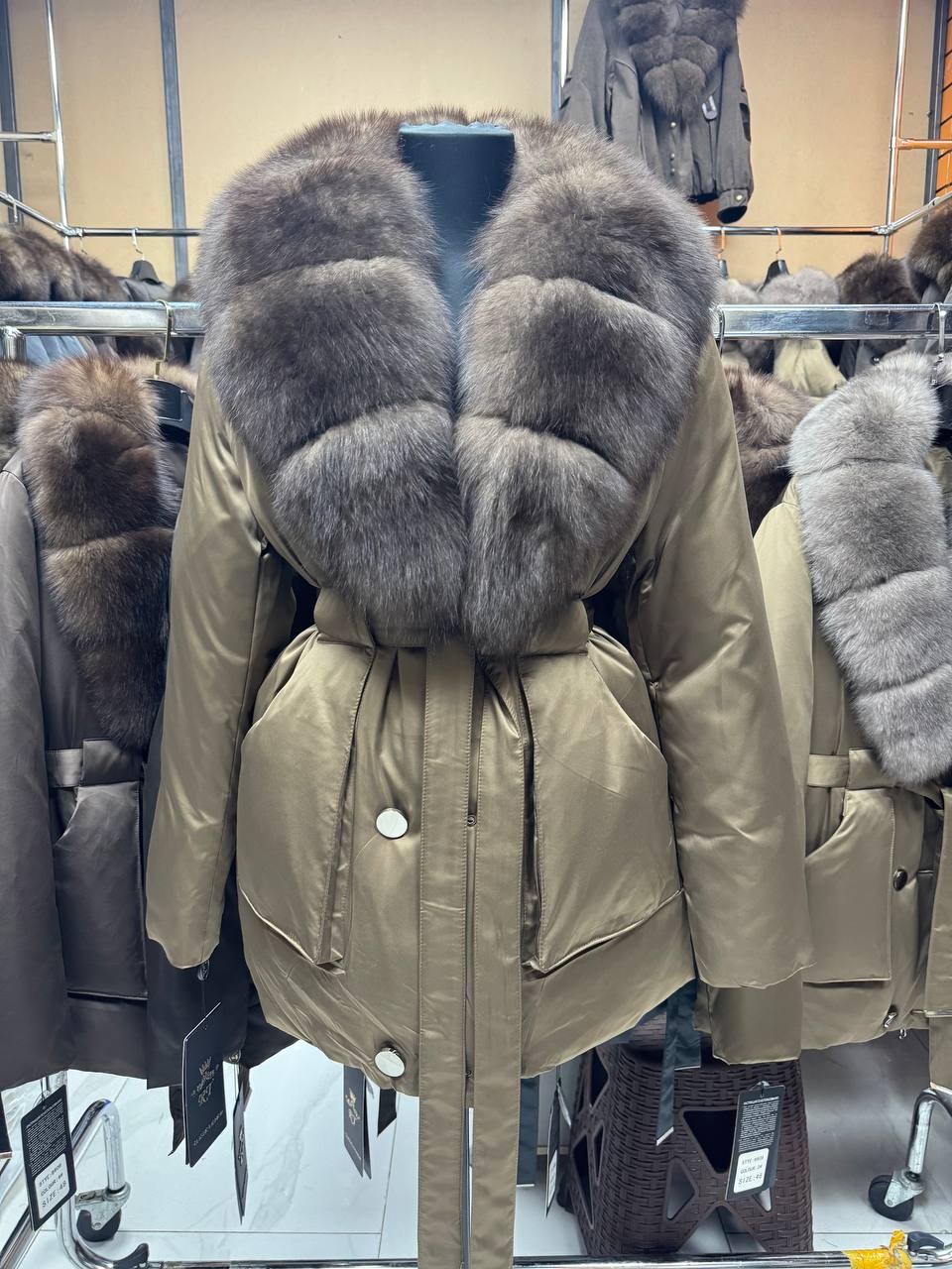 пуховик с натуральным мехом,женские пуховики,зимние куртки,пуховик люкс с натуральным мехом,пуховик