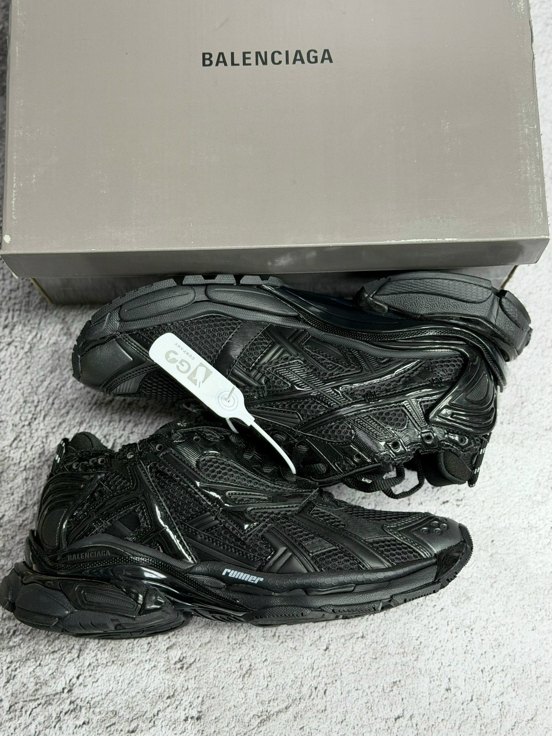 кроссовки balenciaga runner,кроссовки balenciaga,кроссовки balenciaga runner lace-up черный,кроссовки женские balenciaga,черные мужские кроссовки runner balenciaga