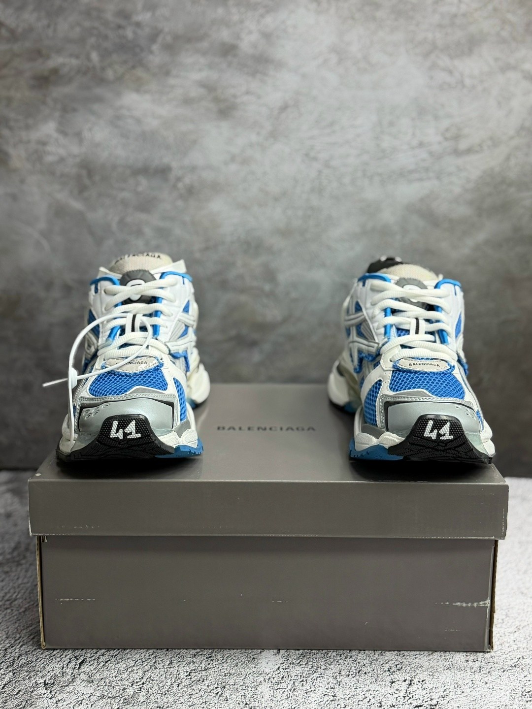 кроссовки balenciaga runner,кроссовки balenciaga,бело-синие кроссовки для бега balenciaga,кроссовки для упражнений balenciaga,беговые кроссовки balenciaga синий