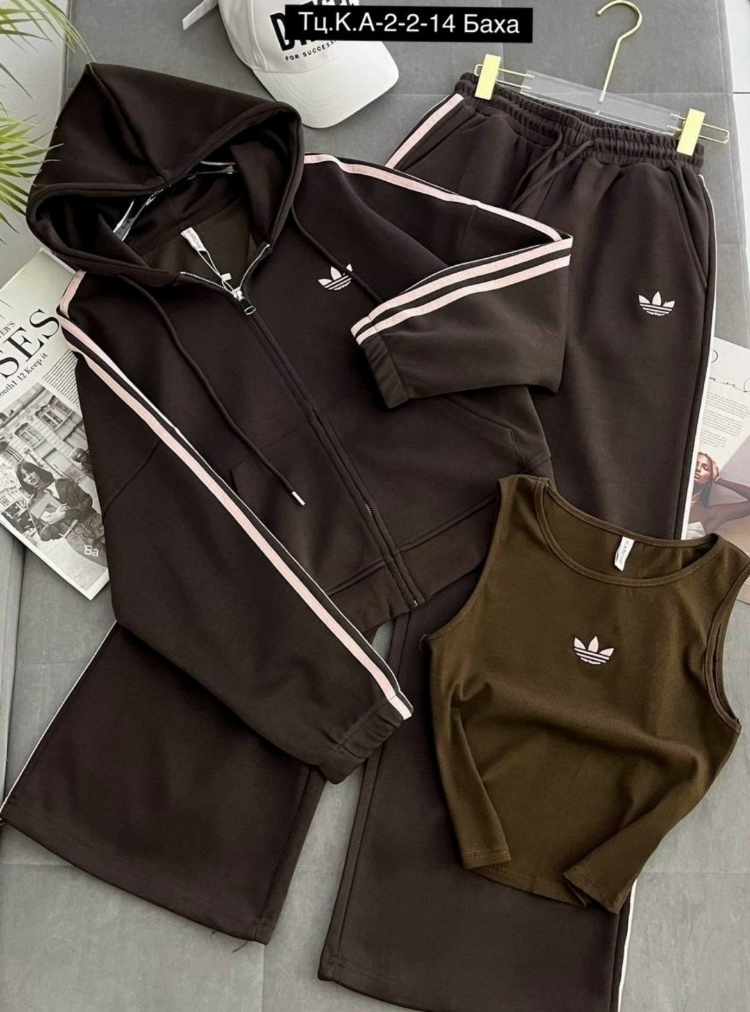 костюм спортивный adidas,спортивные костюмы женские,женский спортивный костюм adidas,комплект одежды adidas sportswear,спортивные костюм