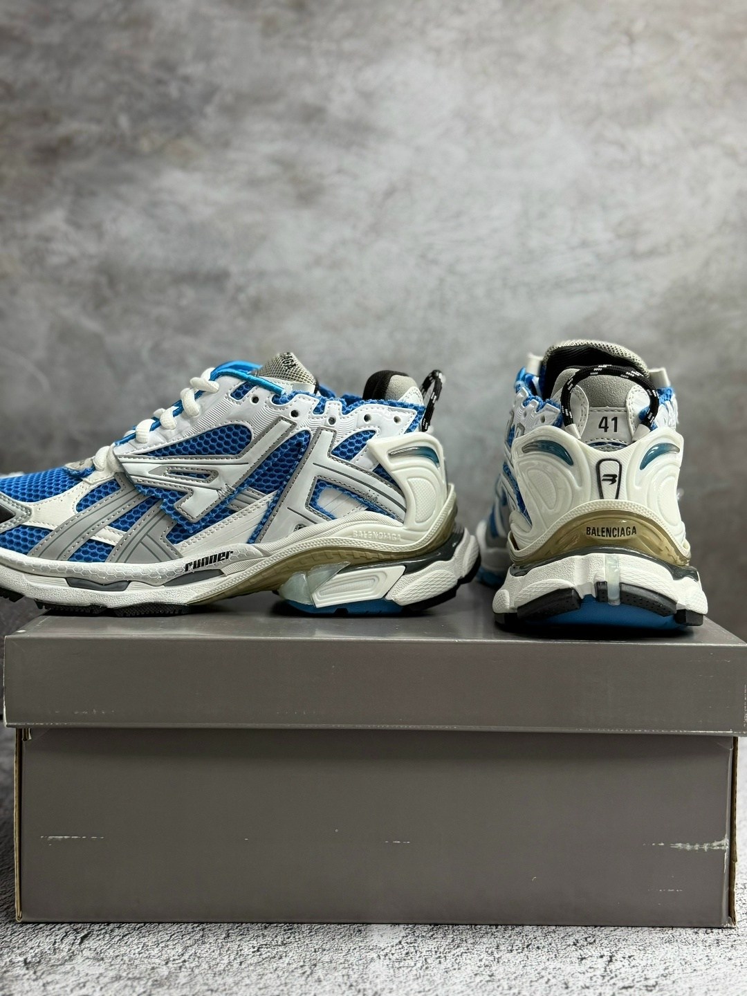 кроссовки balenciaga runner,кроссовки balenciaga,бело-синие кроссовки для бега balenciaga,кроссовки для упражнений balenciaga,беговые кроссовки balenciaga синий