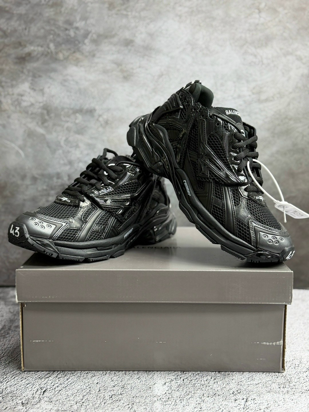 кроссовки balenciaga runner,кроссовки balenciaga,кроссовки balenciaga runner lace-up черный,кроссовки женские balenciaga,черные мужские кроссовки runner balenciaga