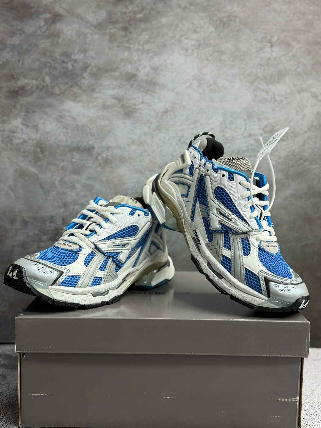 кроссовки balenciaga runner,кроссовки balenciaga,бело-синие кроссовки для бега balenciaga,кроссовки для упражнений balenciaga,беговые кроссовки balenciaga синий