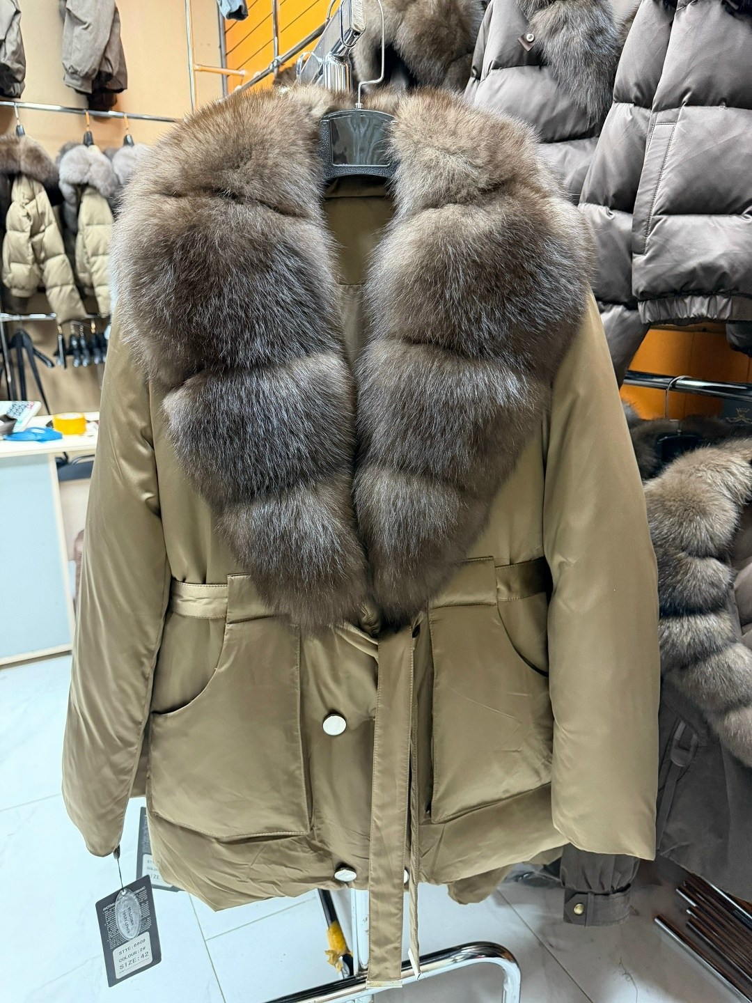 пуховик с натуральный мех,пуховик с мехом,куртка с натуральным мехом песца чернобурка наполнитель пух перо,куртка с мехом песца,женский зимний пуховик парка куртка с натуральным финским мехом песца в