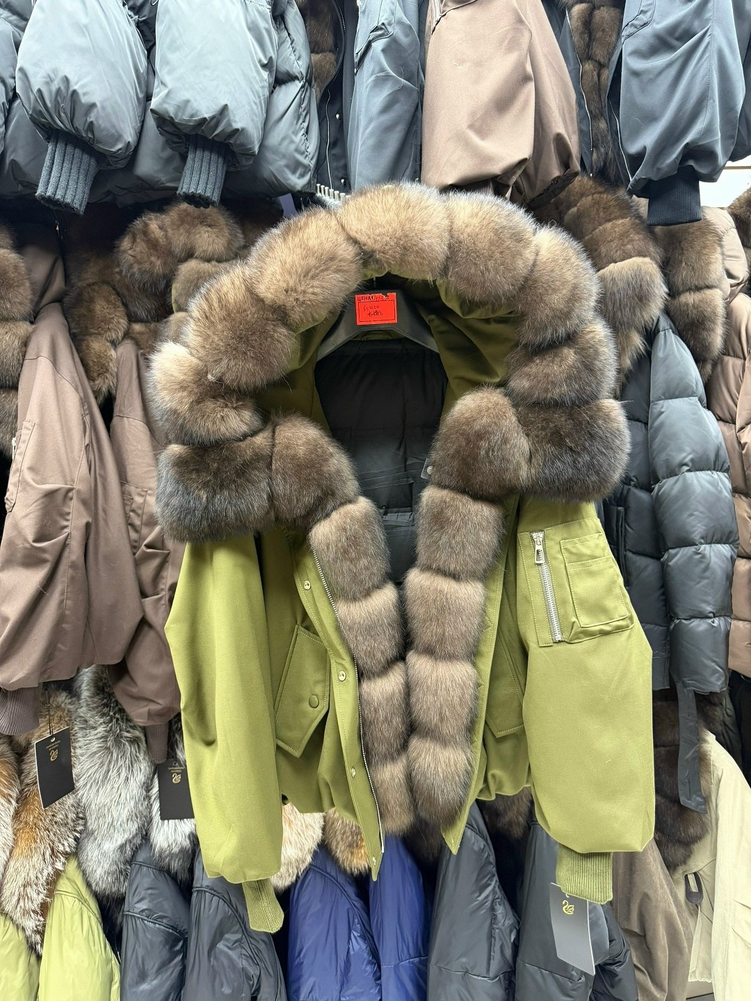 парка с натуральным мехом,парка с мехом,парка женская с натуральным мехом,зеленая парка с мехом,парки с песцом