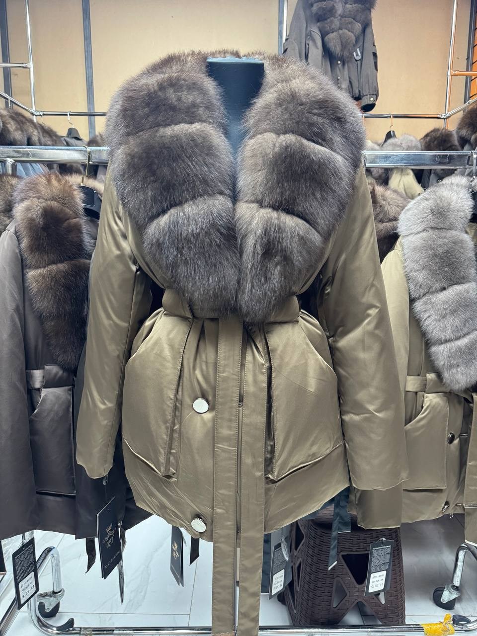 пуховик с натуральным мехом,женские пуховики,зимние куртки,пуховик люкс с натуральным мехом,пуховик