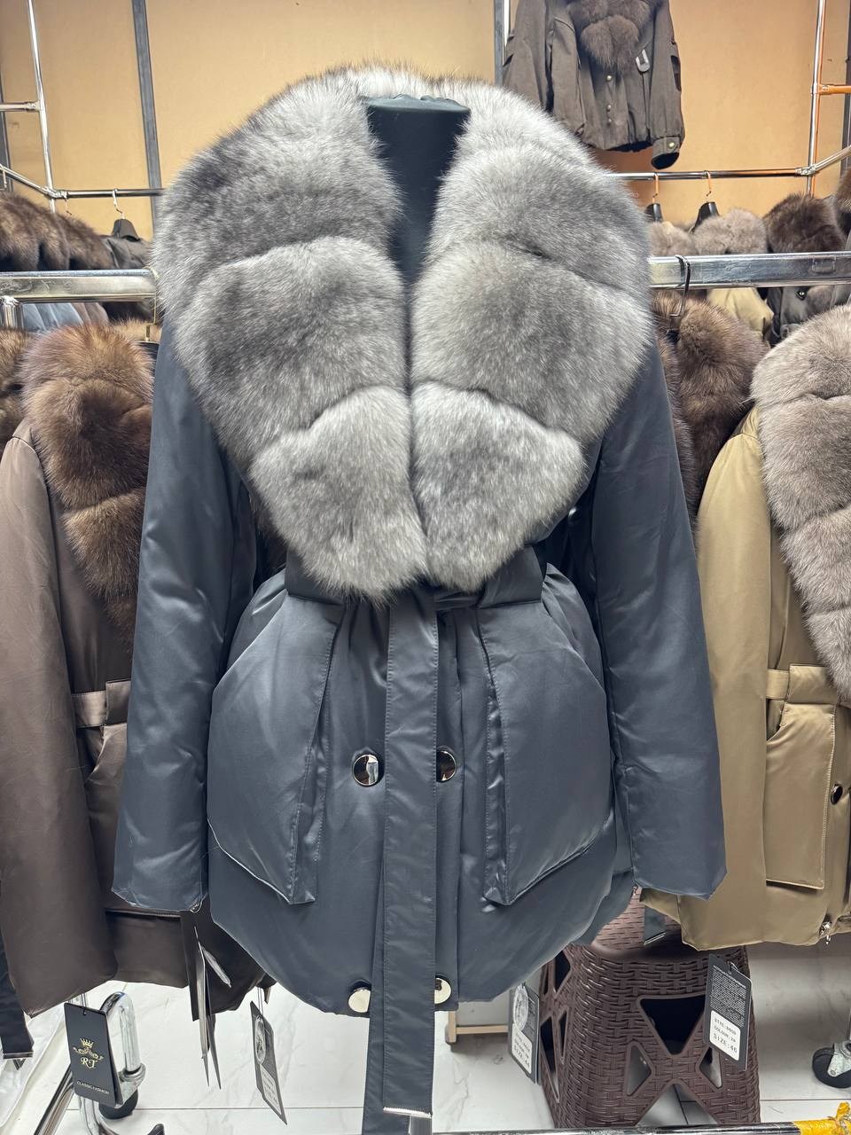 женские пуховики,пуховик с натуральным мехом,пуховик с мехом,пуховик с чернобуркой,куртка с натуральным мехом