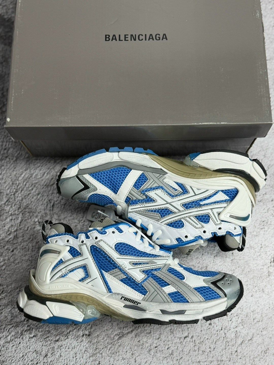 кроссовки balenciaga runner,кроссовки balenciaga,бело-синие кроссовки для бега balenciaga,кроссовки для упражнений balenciaga,беговые кроссовки balenciaga синий