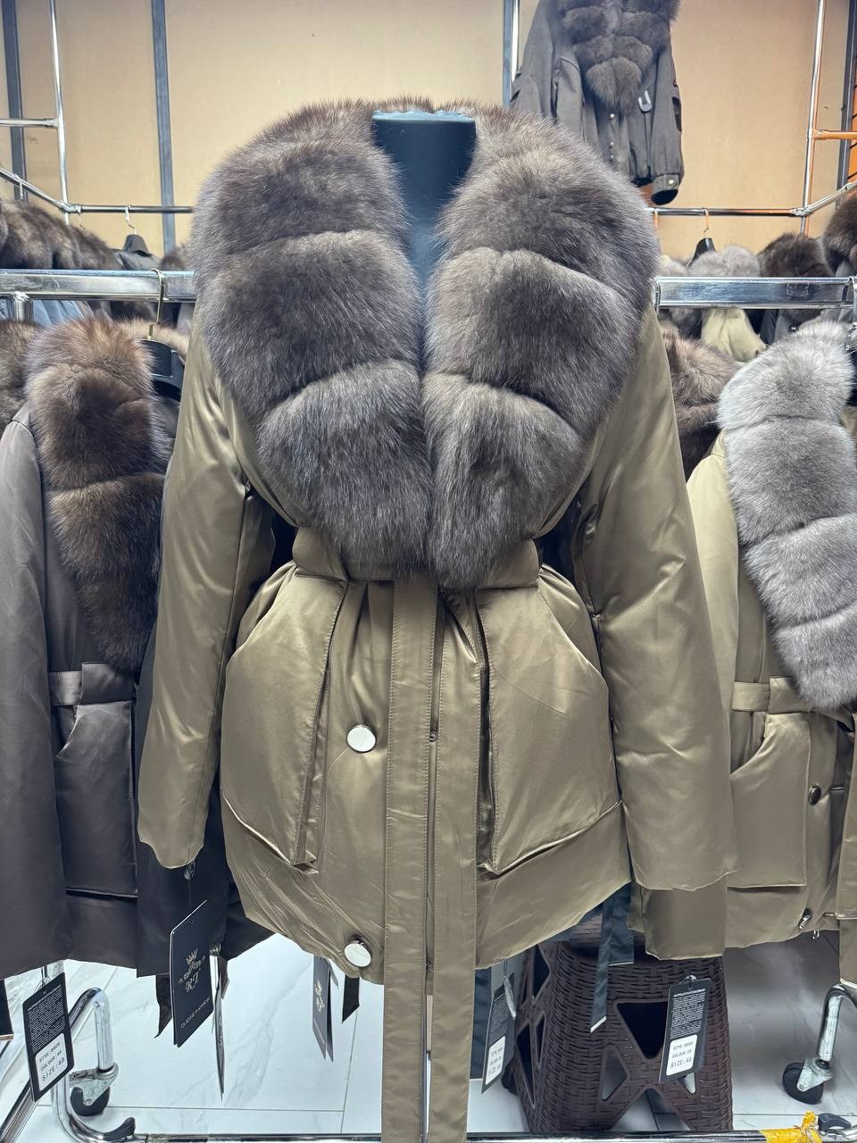 пуховик с натуральным мехом,женские пуховики,зимние куртки,пуховик люкс с натуральным мехом,пуховик