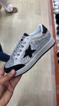 Кроссовки