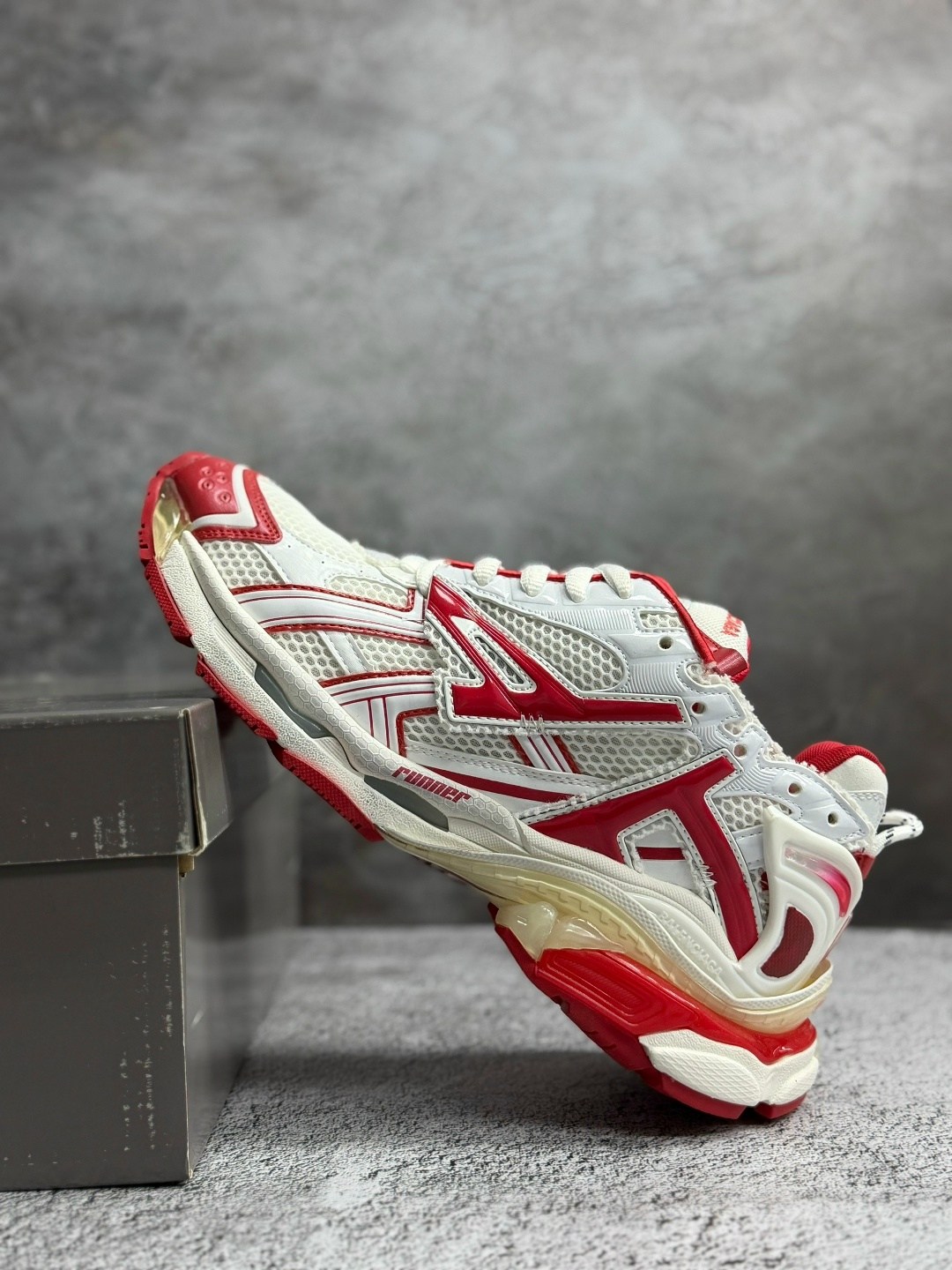 кроссовки мужские balenciaga runner белый красный,balenciaga runner кроссовки,balenciaga runner sneaker white red,balenciaga oc11z10724 runner sneaker in red white,кроссовки balenciaga runner sneaker