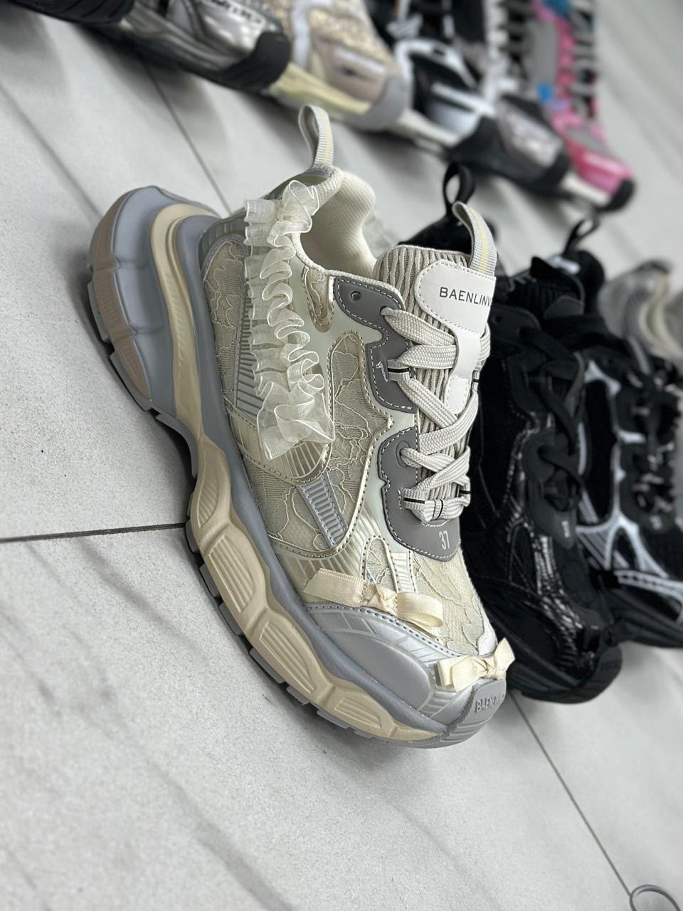 женские кроссовки balenciaga,кроссовки balenciaga triple s,кроссовки баленсиага женские,balenciaga triple s clear sole,кроссовки balenciaga