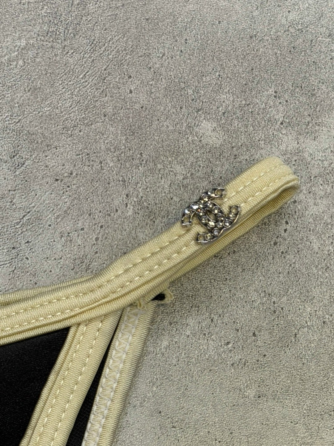 девушка,женщина с,купальник,красивая брюнетка,модная фотосессия