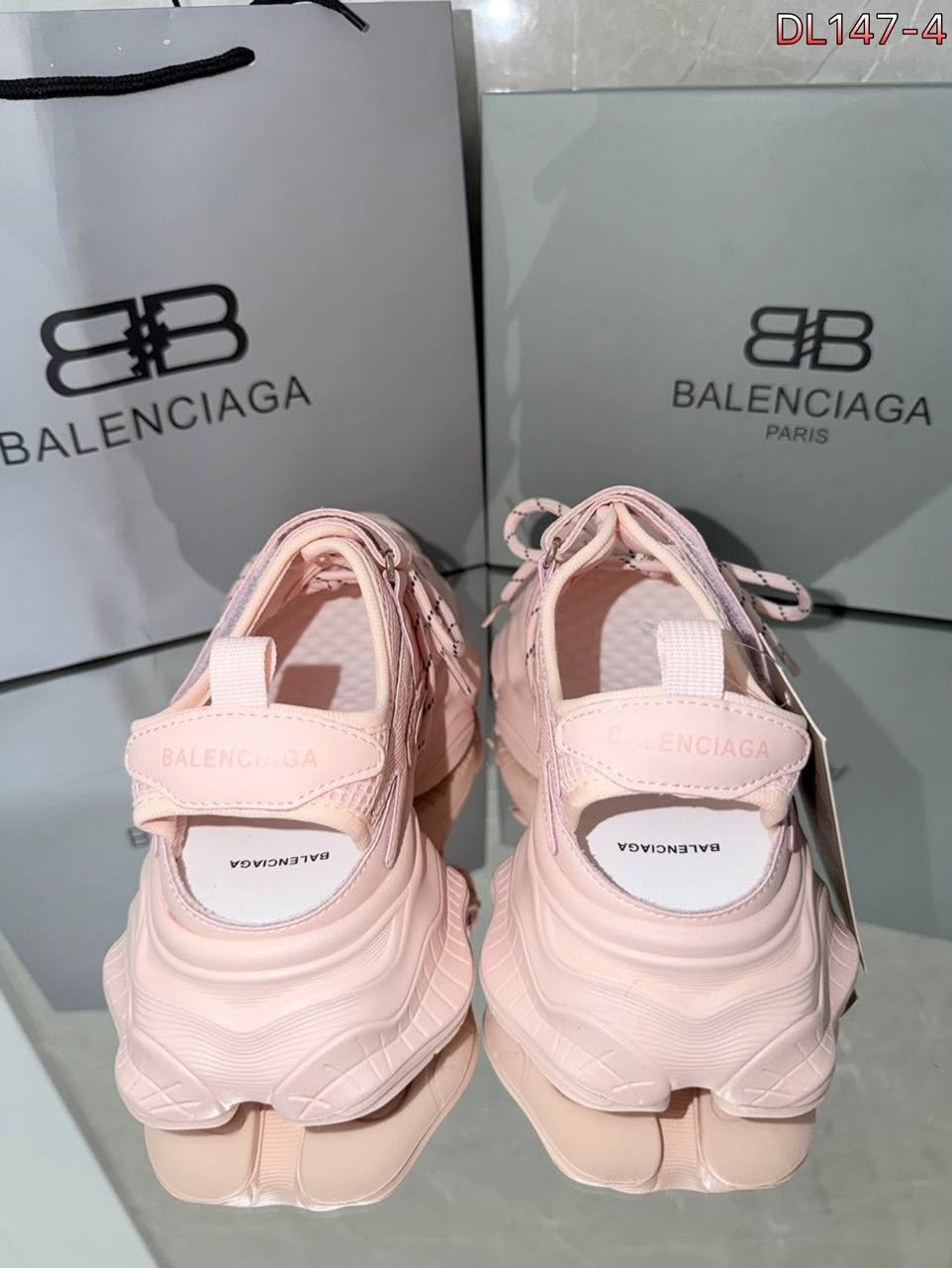 кроссовки balenciaga,кроссовки женские balenciaga,кроссовки balenciaga track,кроссовки balenciaga track balenciaga,босоножки balenciaga