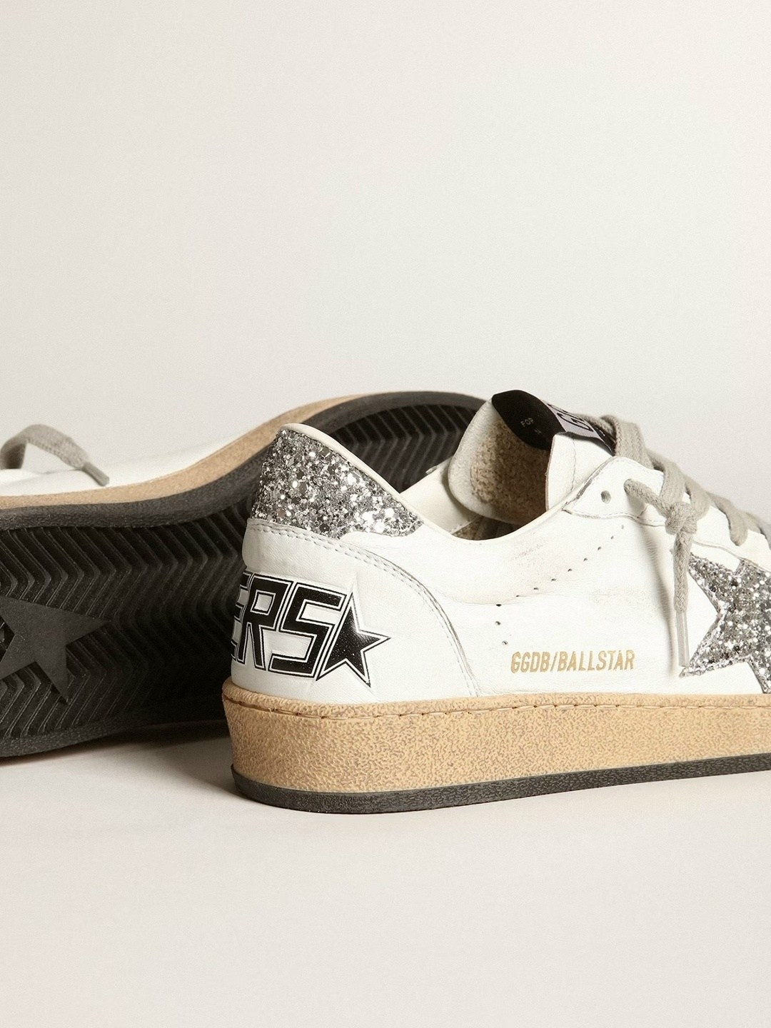 кроссовки golden goose ball star,golden goose кеды ball star с блестками белый,golden goose ball star,golden goose deluxe brand белые кожаные кроссовки,кроссовки golden goose