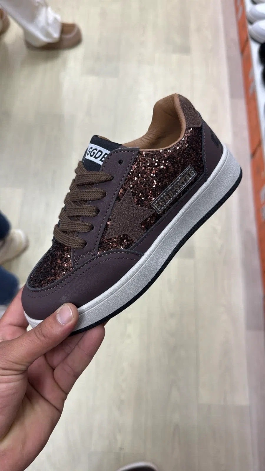 ,кроссовки golden goose с пайетками на платформе,кеды golden goose женские,кеды golden goose,кеды женски