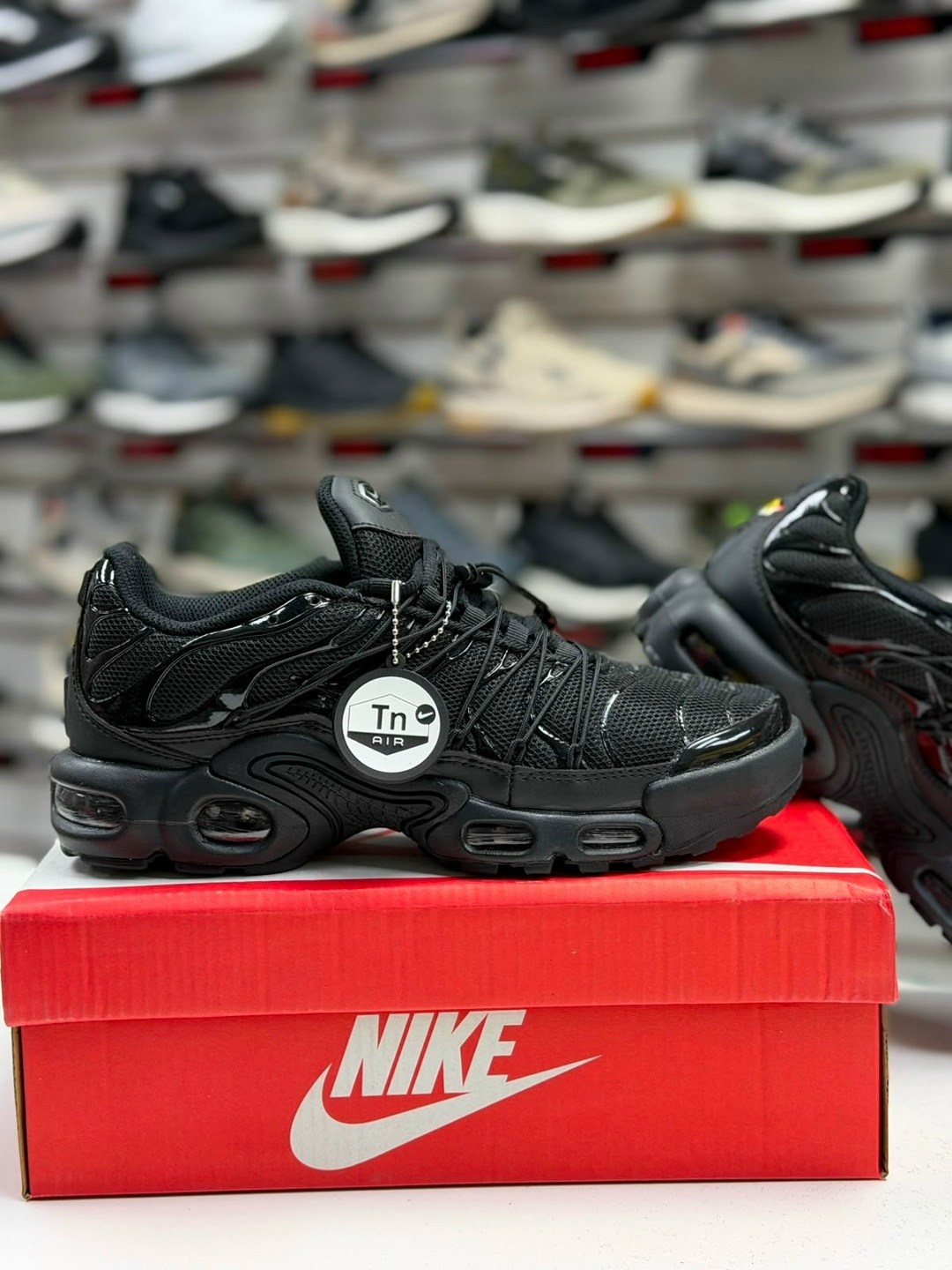 кроссовки nike air max tn plus,спортивные кроссовки унисекс nike air max plus tn черные,мужские кроссовки nike air max tn plus,nike air max plus tn,спортивные кроссовки унисекс nike air max plus tn че