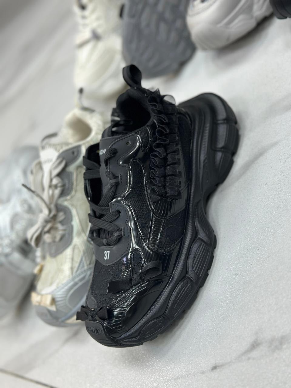 женские кроссовки balenciaga,кроссовки balenciaga triple s,кроссовки баленсиага женские,balenciaga triple s clear sole,кроссовки balenciaga
