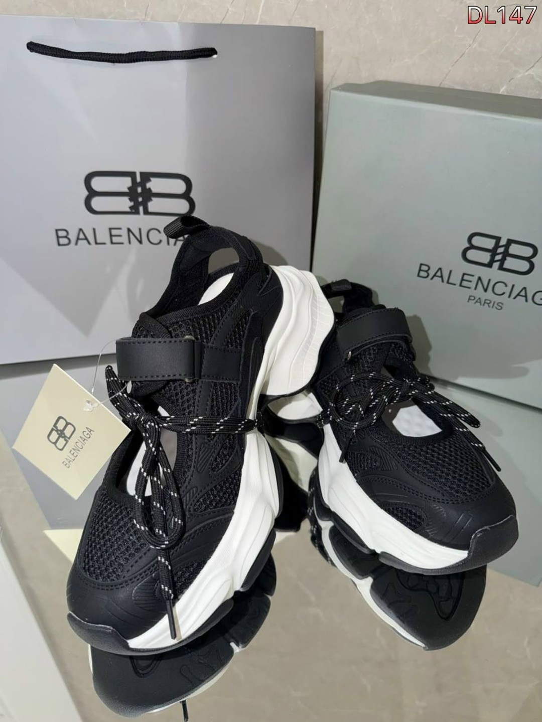 кроссовки balenciaga,кроссовки женские balenciaga,кроссовки balenciaga track,кроссовки balenciaga track balenciaga,босоножки balenciaga