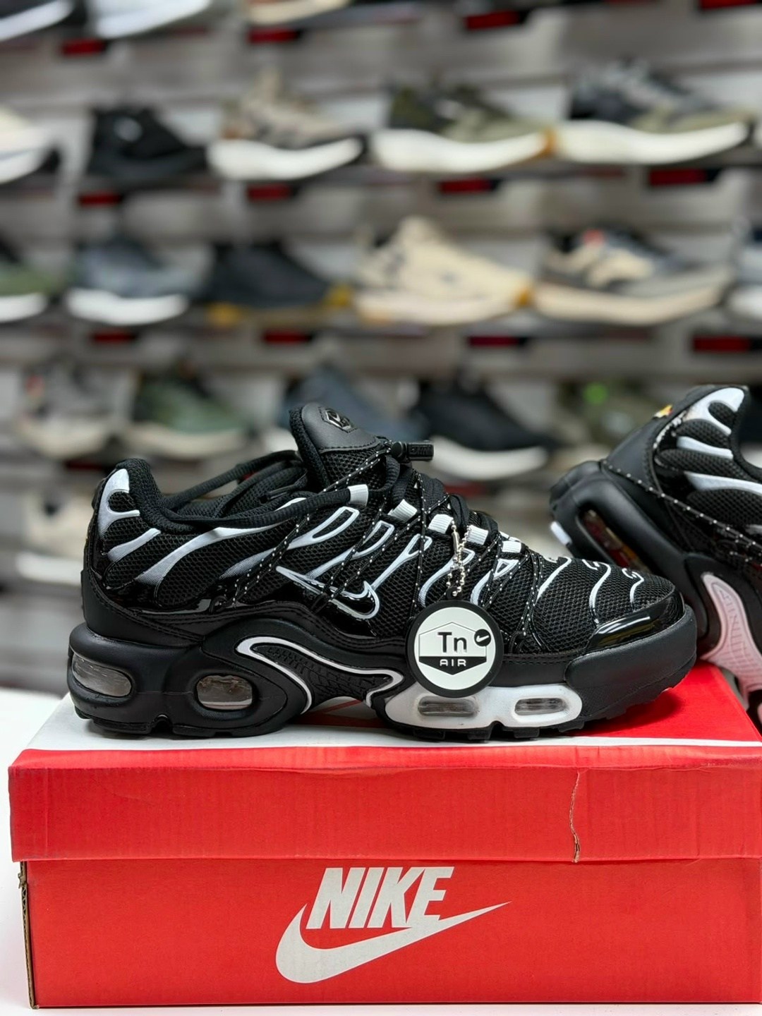 кроссовки nike air max tn plus,спортивные кроссовки унисекс nike air max plus tn черные,мужские кроссовки nike air max tn plus,nike air max plus tn,спортивные кроссовки унисекс nike air max plus tn че